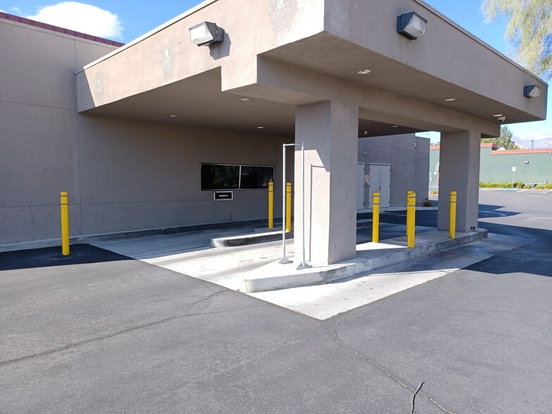7676 W Lake Mead Blvd, Las Vegas, NV à louer - Photo de l’immeuble – Image 2 sur 8
