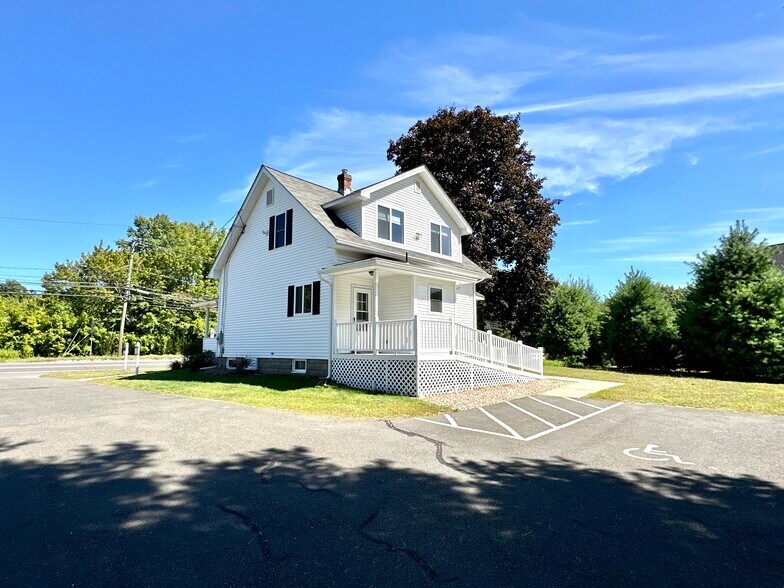 90 S Main St, East Windsor, CT à louer - Photo de l’immeuble – Image 3 sur 17