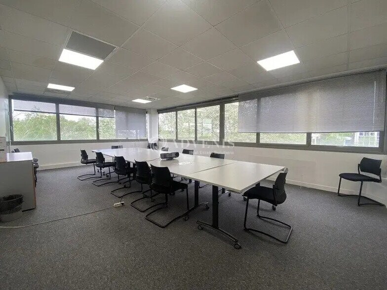Bureau dans Poissy à louer - Photo intérieure – Image 1 sur 12