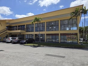 8400-8420 W Flagler St, Miami, FL à louer Photo intérieure– Image 1 sur 10