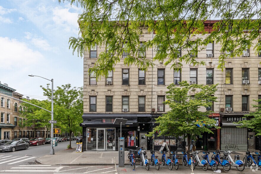 142 Irving Ave, Brooklyn, NY à vendre - Photo de l’immeuble – Image 2 sur 5
