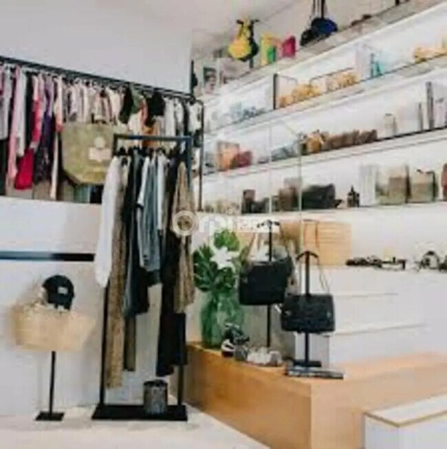 Plus de détails pour Local commercial à louer