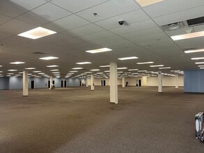 5120 W Waters Ave, Tampa, FL à vendre Photo intérieure– Image 2 sur 8