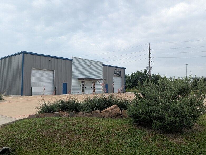 16311-16315 Dundee Rd, Cypress, TX à louer - Photo de l’immeuble – Image 2 sur 3