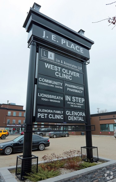 10544 124th St NW, Edmonton, AB à louer - Autre – Image 2 sur 3