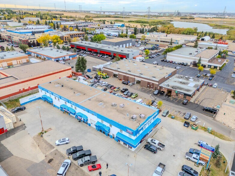 129 Seneca Rd, Sherwood Park, AB à louer - Photo de l’immeuble – Image 3 sur 4