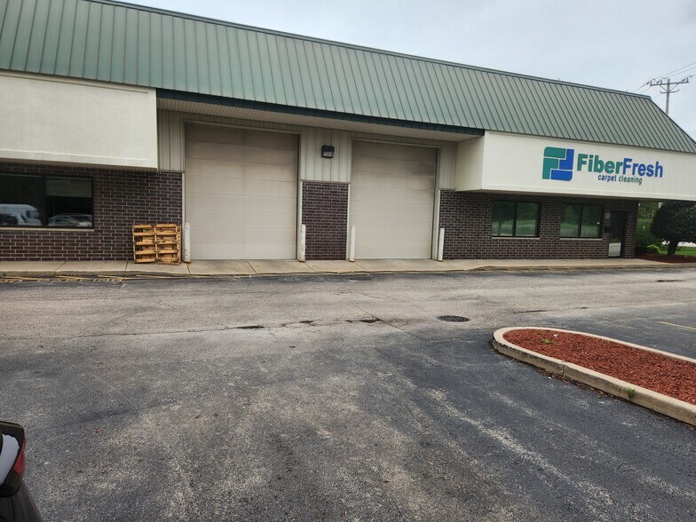 1625 Weld Rd, Elgin, IL à louer - Photo de l’immeuble – Image 2 sur 9