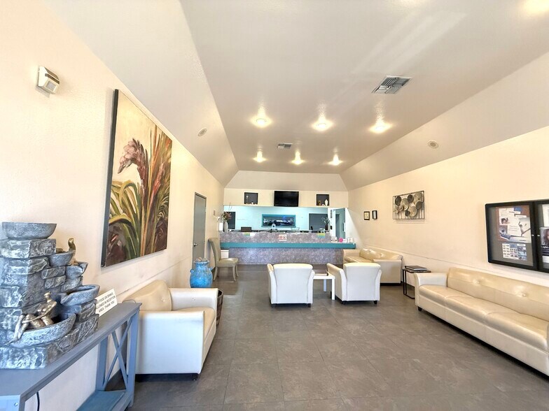3015 S Crenshaw Blvd, Los Angeles, CA à louer - Photo de l’immeuble – Image 3 sur 6