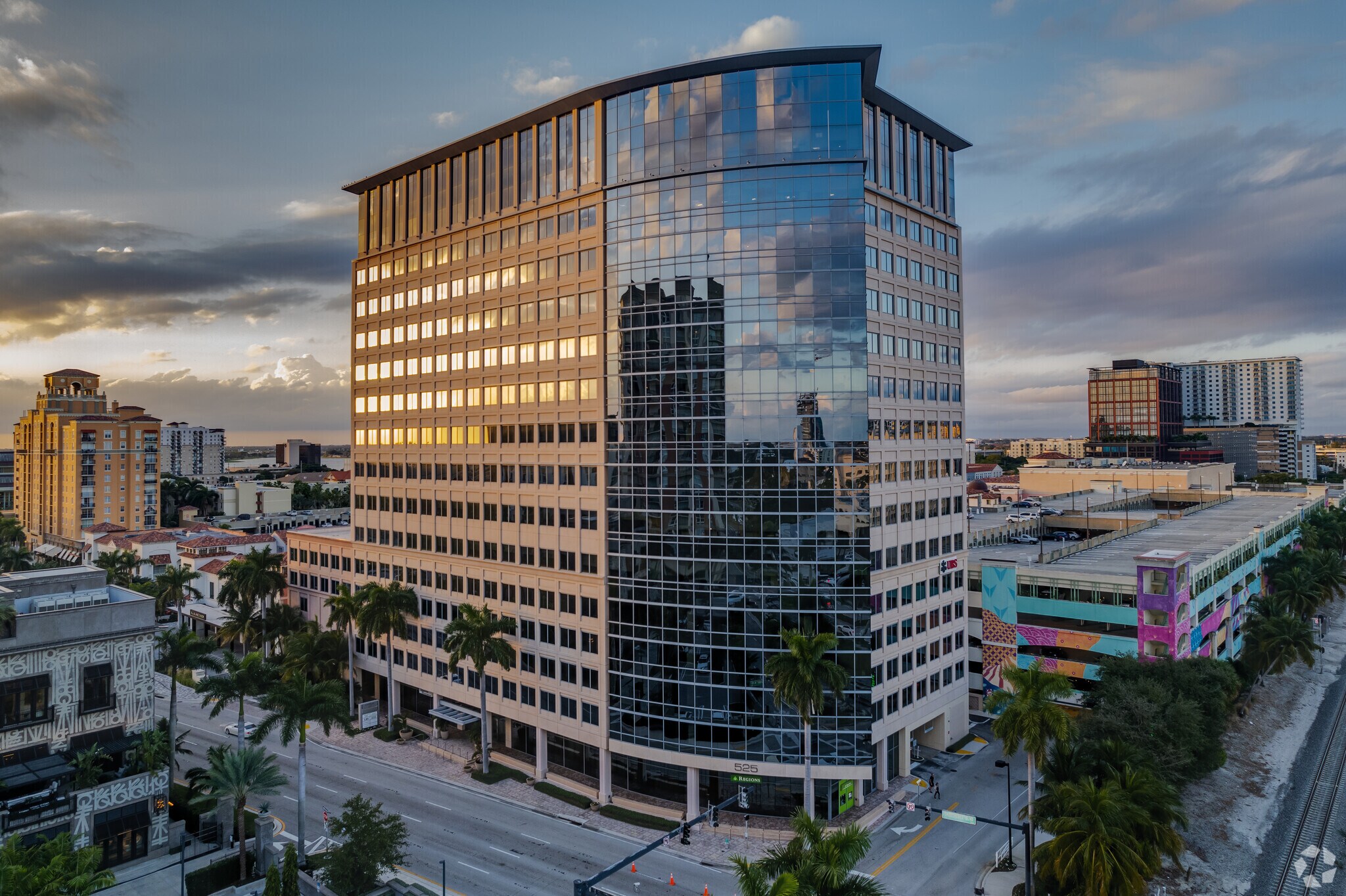525 Okeechobee Blvd, West Palm Beach, FL à louer Photo principale– Image 1 sur 13