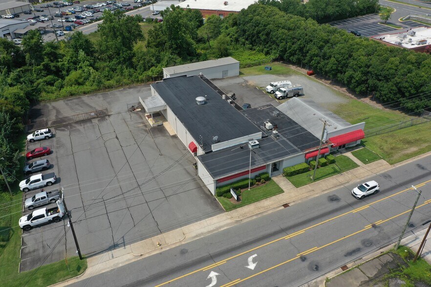 829 Davidson Dr, Concord, NC à louer - Photo de l’immeuble – Image 2 sur 17