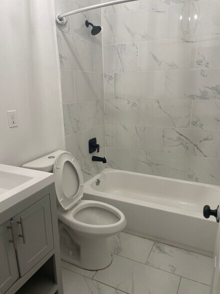 9849 Mesa Dr, Houston, TX à vendre - Photo intérieure – Image 3 sur 5