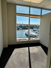 4300 Tradewinds Dr, Oxnard, CA à louer Photo intérieure– Image 2 sur 5