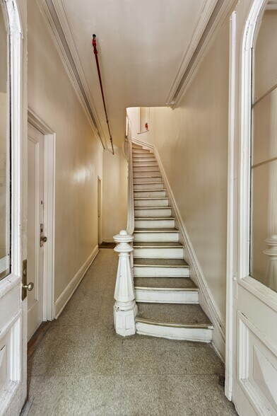 118 Saint James Pl, Brooklyn, NY à vendre - Hall d’entrée – Image 2 sur 7