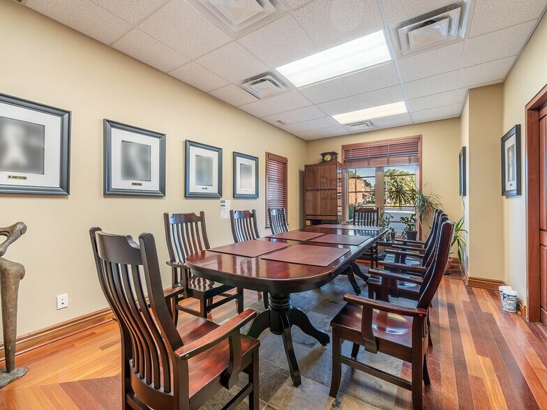 1199 The Queensway, Toronto, ON à vendre - Photo intérieure – Image 3 sur 10