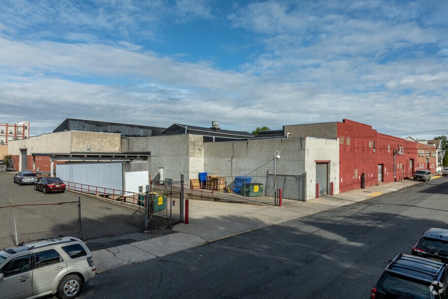 455 Madison Ave, Paterson, NJ à louer - Photo principale – Image 2 sur 11