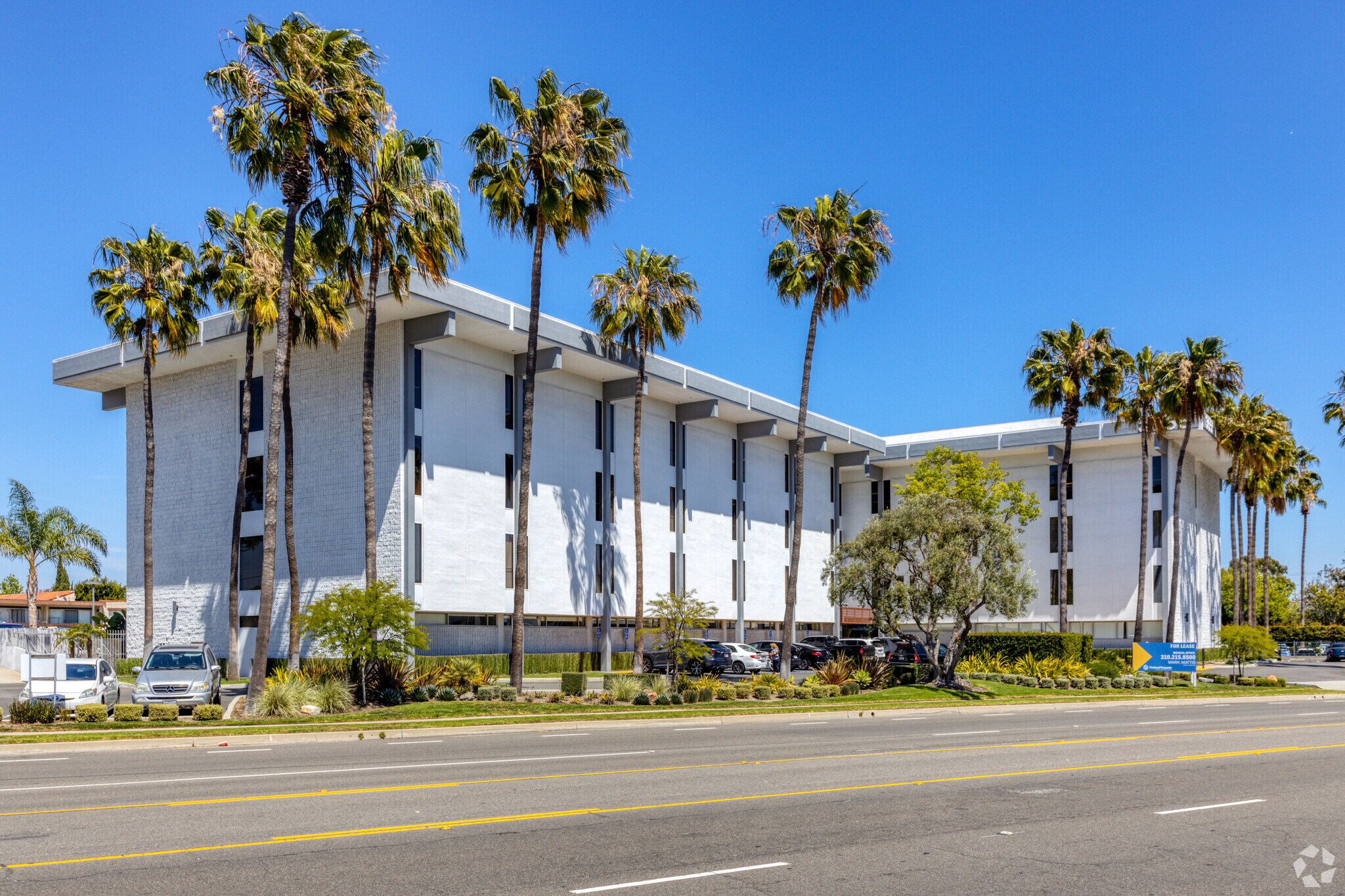 3655 Lomita Blvd, Torrance, CA à louer Photo principale– Image 1 sur 8