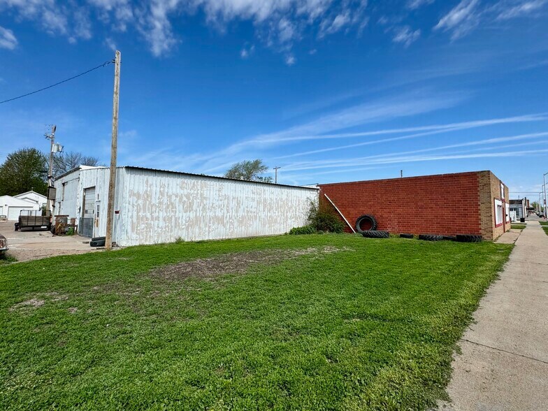 1712 Central Ave, Kearney, NE à louer - Photo de l’immeuble – Image 2 sur 7