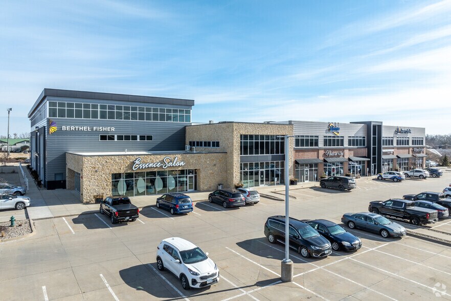 4201 42nd St NE, Cedar Rapids, IA à louer - Photo principale – Image 1 sur 3