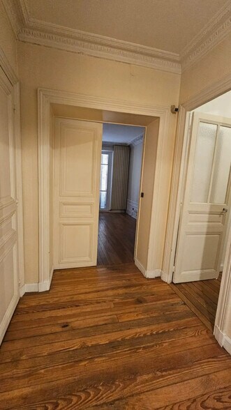 Bureau dans Saint-Denis à vendre - Photo de l’immeuble – Image 3 sur 45