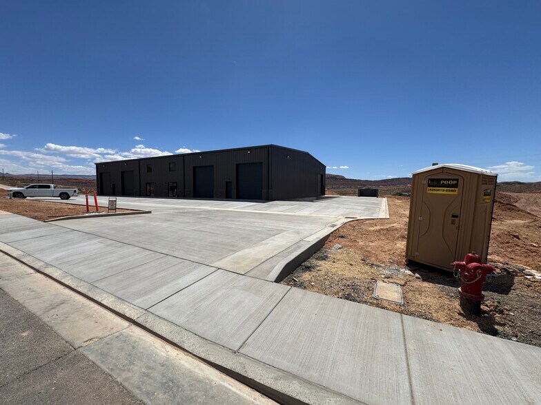 3430 E Plant Dr, Washington, UT à louer - Photo de l’immeuble – Image 2 sur 20