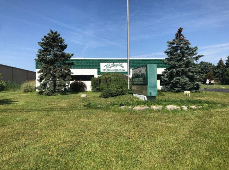 19200 Allen Rd, Trenton, MI à louer - Photo de l’immeuble – Image 1 sur 8