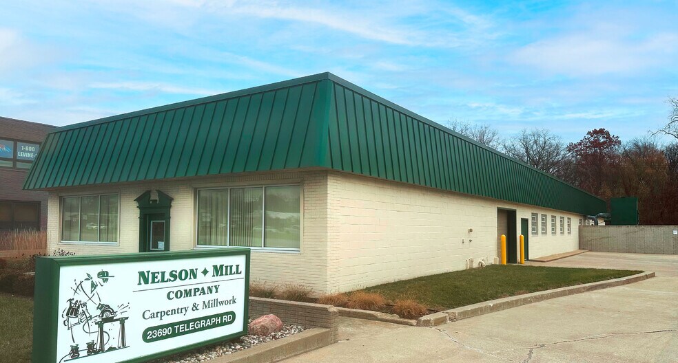 23690 Telegraph Rd, Southfield, MI à louer - Photo de l’immeuble – Image 2 sur 8