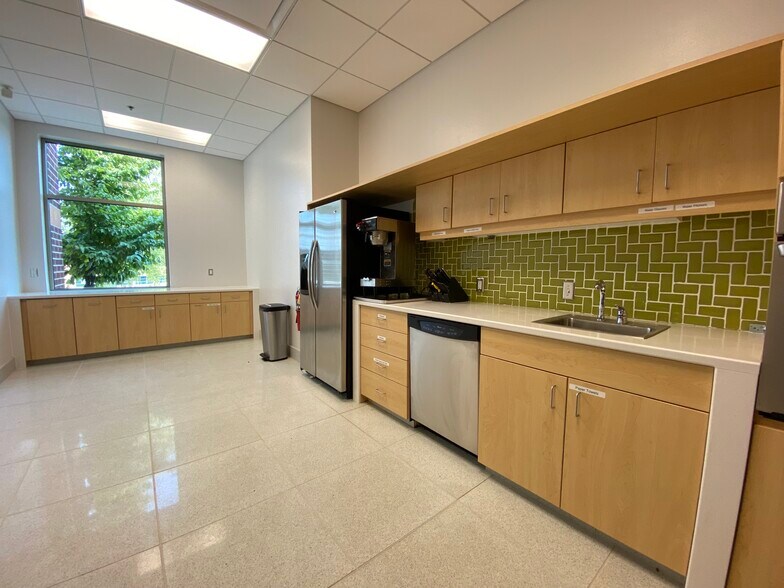 1611 E Century Ave, Bismarck, ND à vendre - Photo intérieure – Image 3 sur 8