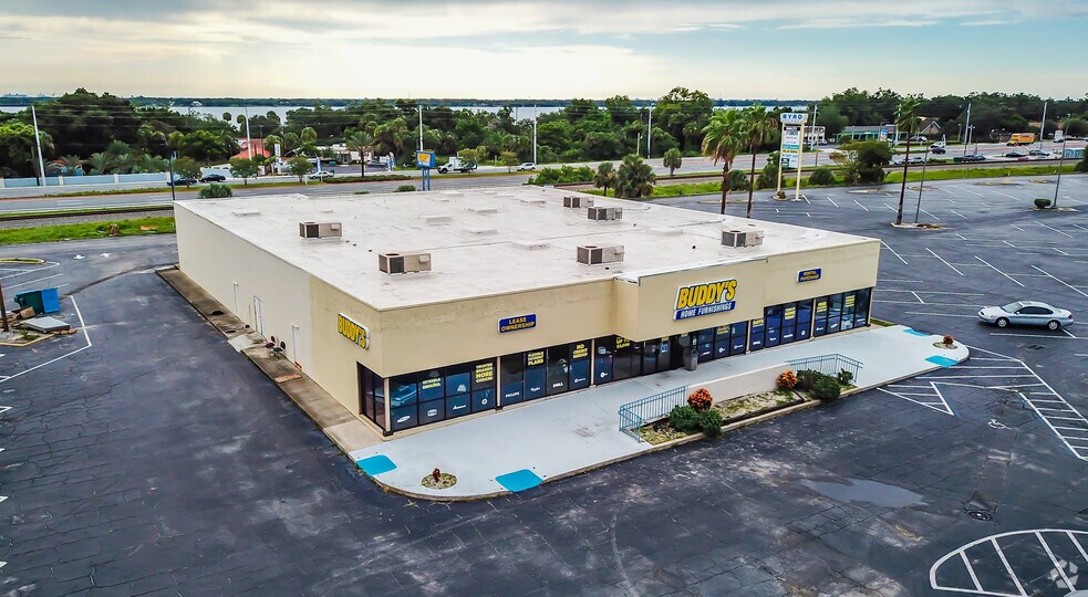 801 Dixon Blvd, Cocoa, FL à louer - Photo principale – Image 1 sur 2