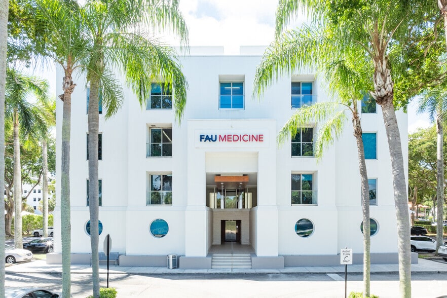 880 NW 13th St, Boca Raton, FL à louer - Photo de l’immeuble – Image 3 sur 5