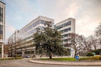 Plus de détails pour 1 Place Renault, Rueil-Malmaison - Bureau, Local d'activités à louer