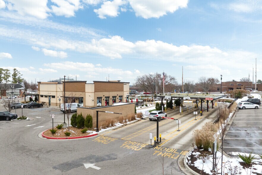 12398 Olive Blvd, Creve Coeur, MO à vendre - Photo de l’immeuble – Image 2 sur 4