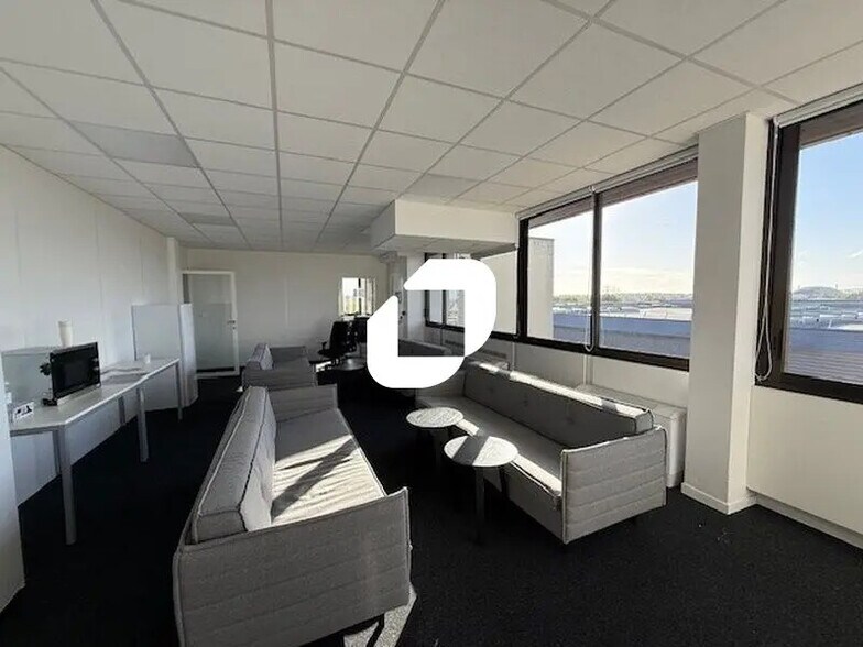 Bureau dans SAINT-OUEN-L'AUMONE à louer - Photo de l’immeuble – Image 2 sur 18