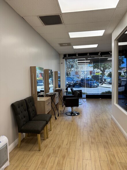 2311-2381 Tapo St, Simi Valley, CA à louer - Photo de l’immeuble – Image 3 sur 13