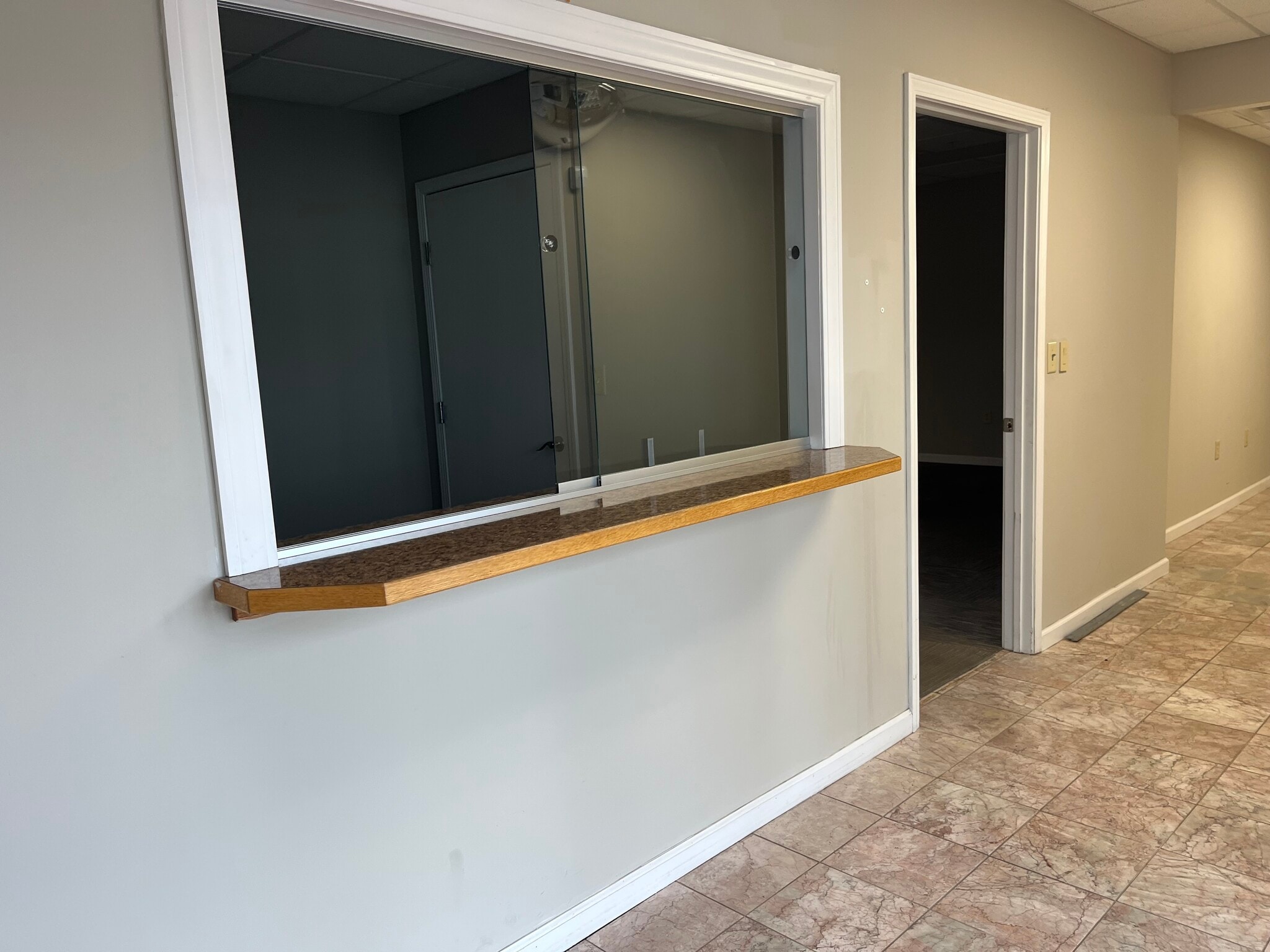 604 Old Liverpool Rd, Liverpool, NY à louer Photo intérieure– Image 1 sur 4