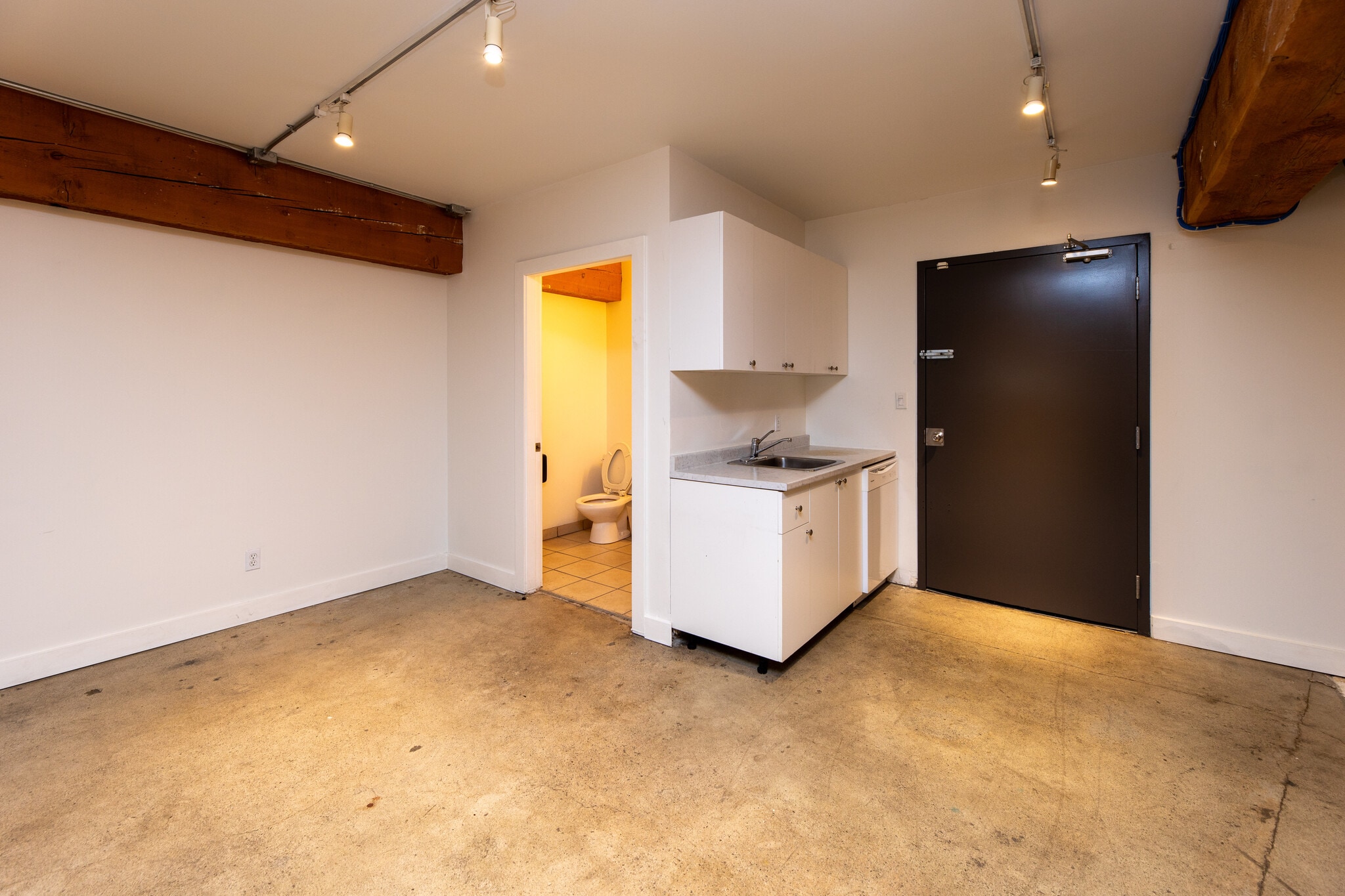 49 Dunlevy Ave, Vancouver, BC à louer Photo de l’immeuble– Image 1 sur 3
