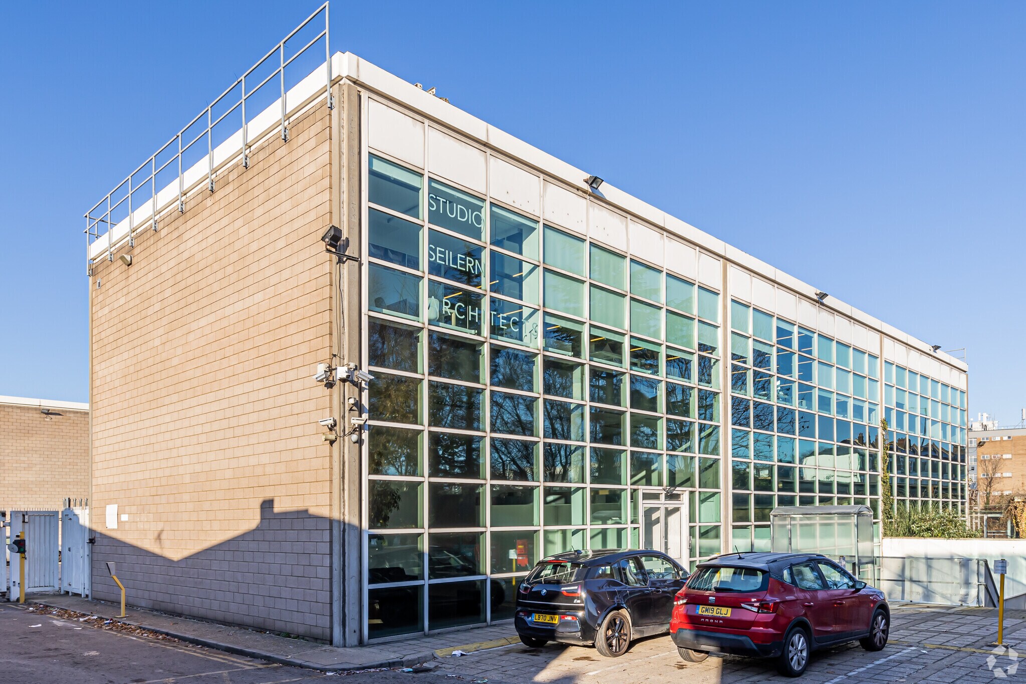 24 Scrubs Ln, Londres à louer Photo principale– Image 1 sur 4