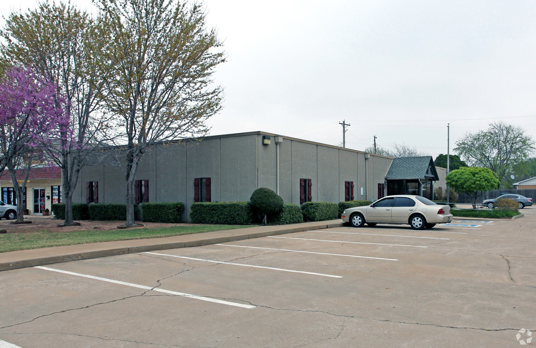 2110-2120 S Broadway, Edmond, OK à louer Photo principale– Image 1 sur 21