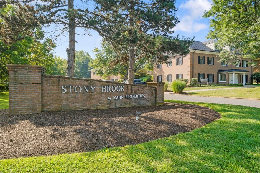100 Stony Brook Ct, Newburgh, NY à louer - Photo de l’immeuble – Image 2 sur 9