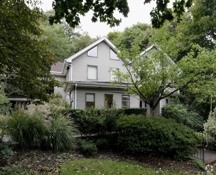 656 Main St, Port Jefferson, NY à louer - Photo de l’immeuble – Image 3 sur 11