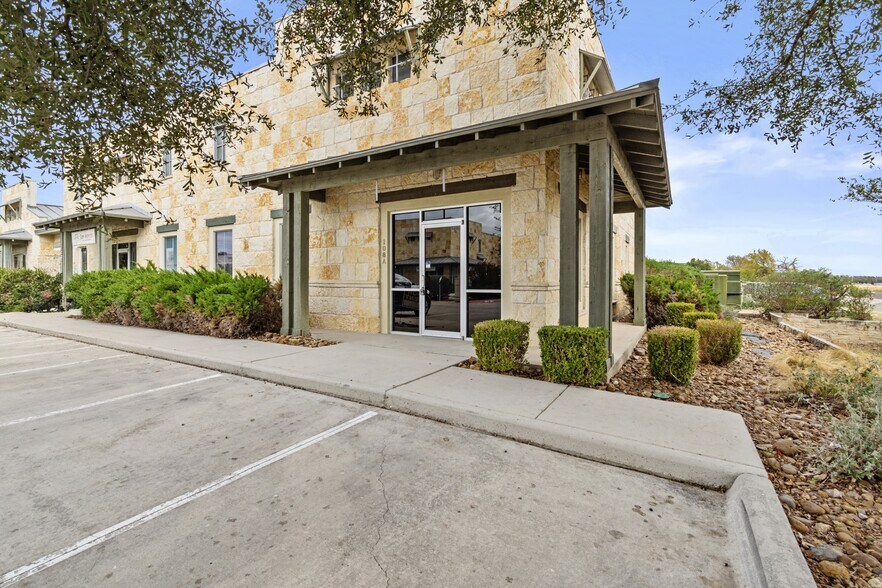 1920 Corporate Dr, San Marcos, TX à louer - Photo de l’immeuble – Image 3 sur 10