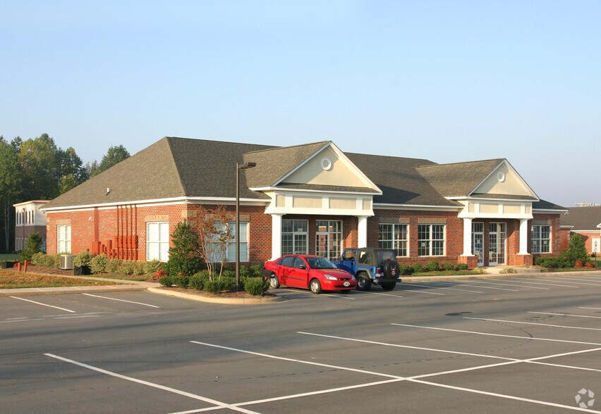298 N Highway 16, Denver, NC à louer - Photo de l’immeuble – Image 1 sur 3
