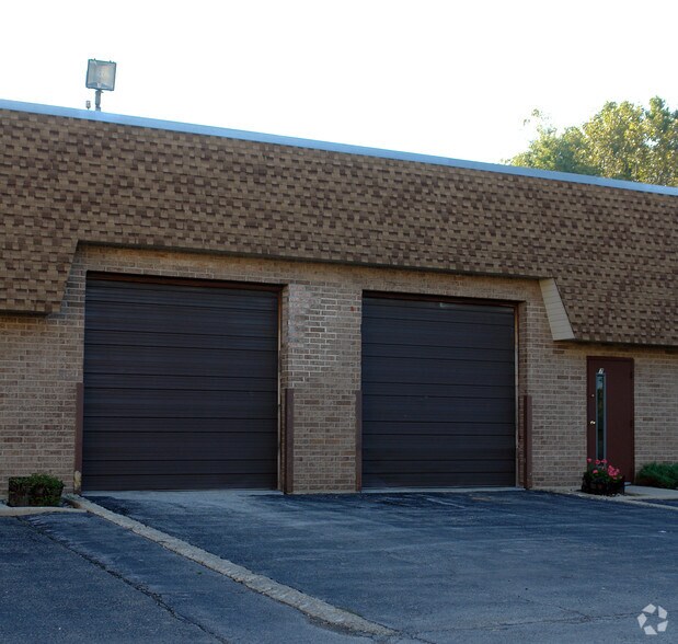 28039 W Commercial Ave, Lake Barrington, IL à louer - Photo de l’immeuble – Image 3 sur 16