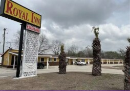 207 S Sunset Strip Dr, Kenedy, TX à vendre - Photo principale – Image 1 sur 1
