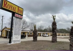 Plus de détails pour 207 S Sunset Strip Dr, Kenedy, TX - Hôtellerie à vendre