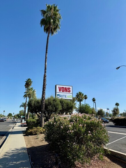 27350 Sun City Blvd, Menifee, CA à louer - Photo de l’immeuble – Image 3 sur 9