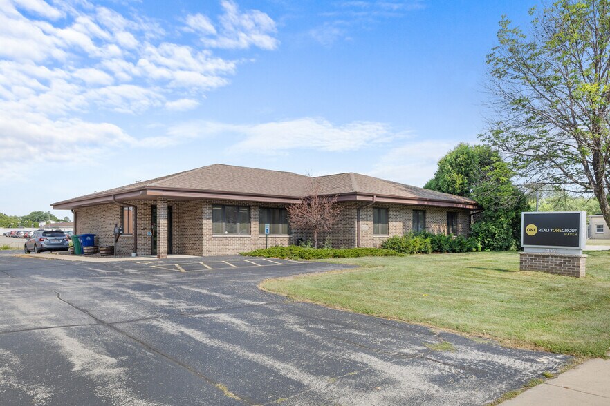 277 N 9th St, De Pere, WI à louer - Photo de l’immeuble – Image 1 sur 17