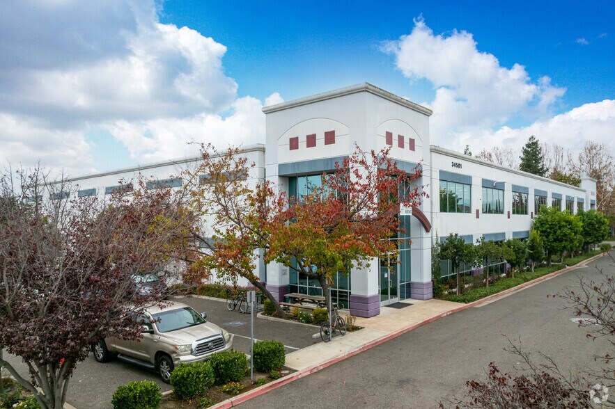 34501 7th St, Union City, CA à louer - Photo de l’immeuble – Image 1 sur 6