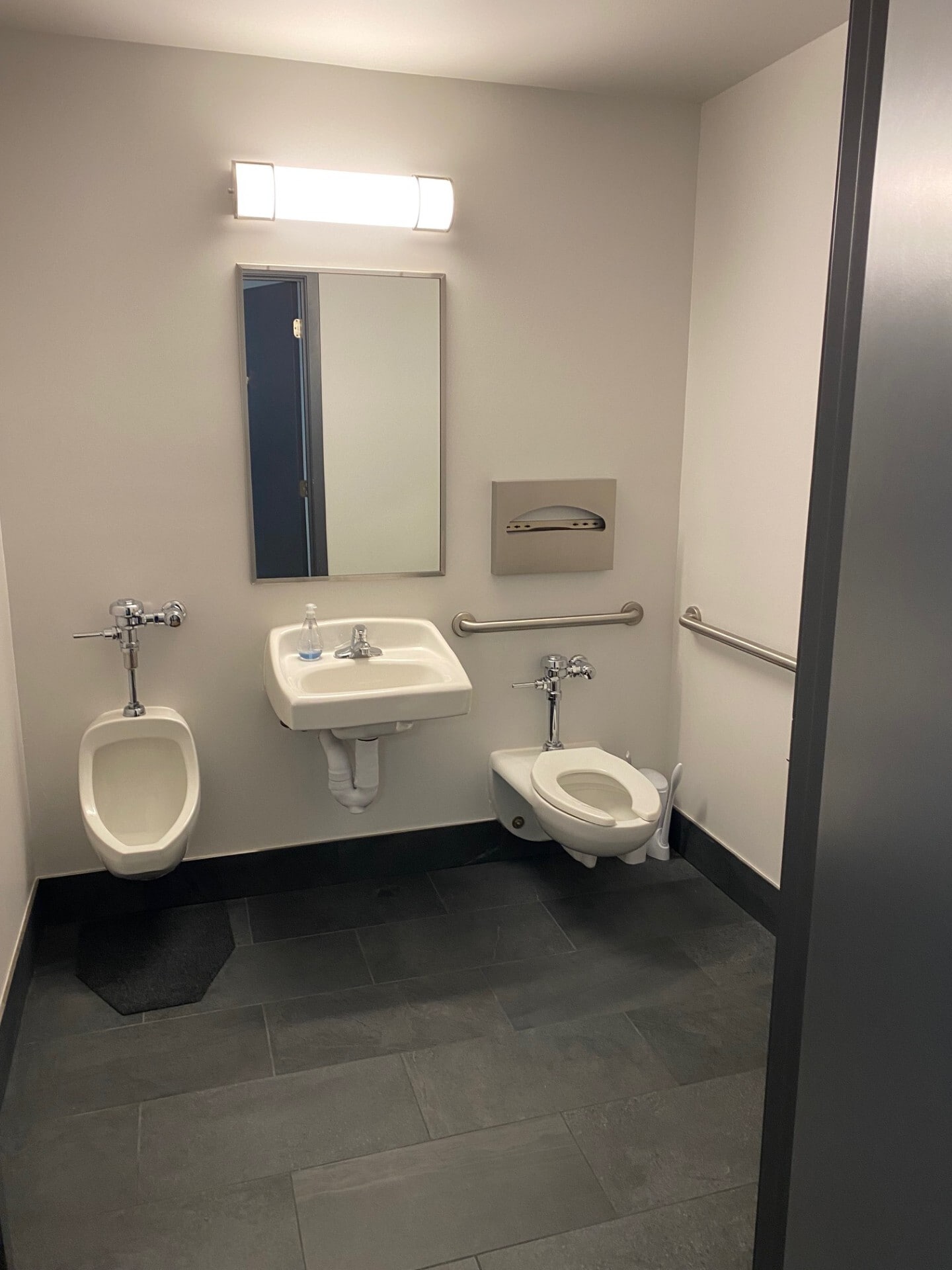 2327 W Commodore Way, Seattle, WA à louer Photo intérieure– Image 1 sur 5