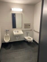 2327 W Commodore Way, Seattle, WA à louer Photo intérieure– Image 1 sur 5