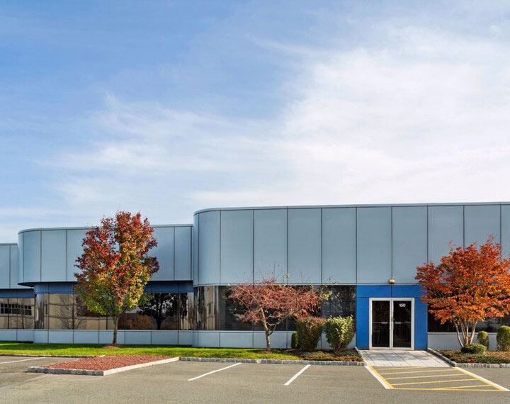 200 Corporate Blvd S, Yonkers, NY à louer Photo de l’immeuble– Image 1 sur 5